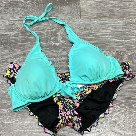 Victoria’s Secret Bikini Ruffle Cheeky Bottom Ruffle Halter Aqua Floral M/34C - Picture 16 of 16